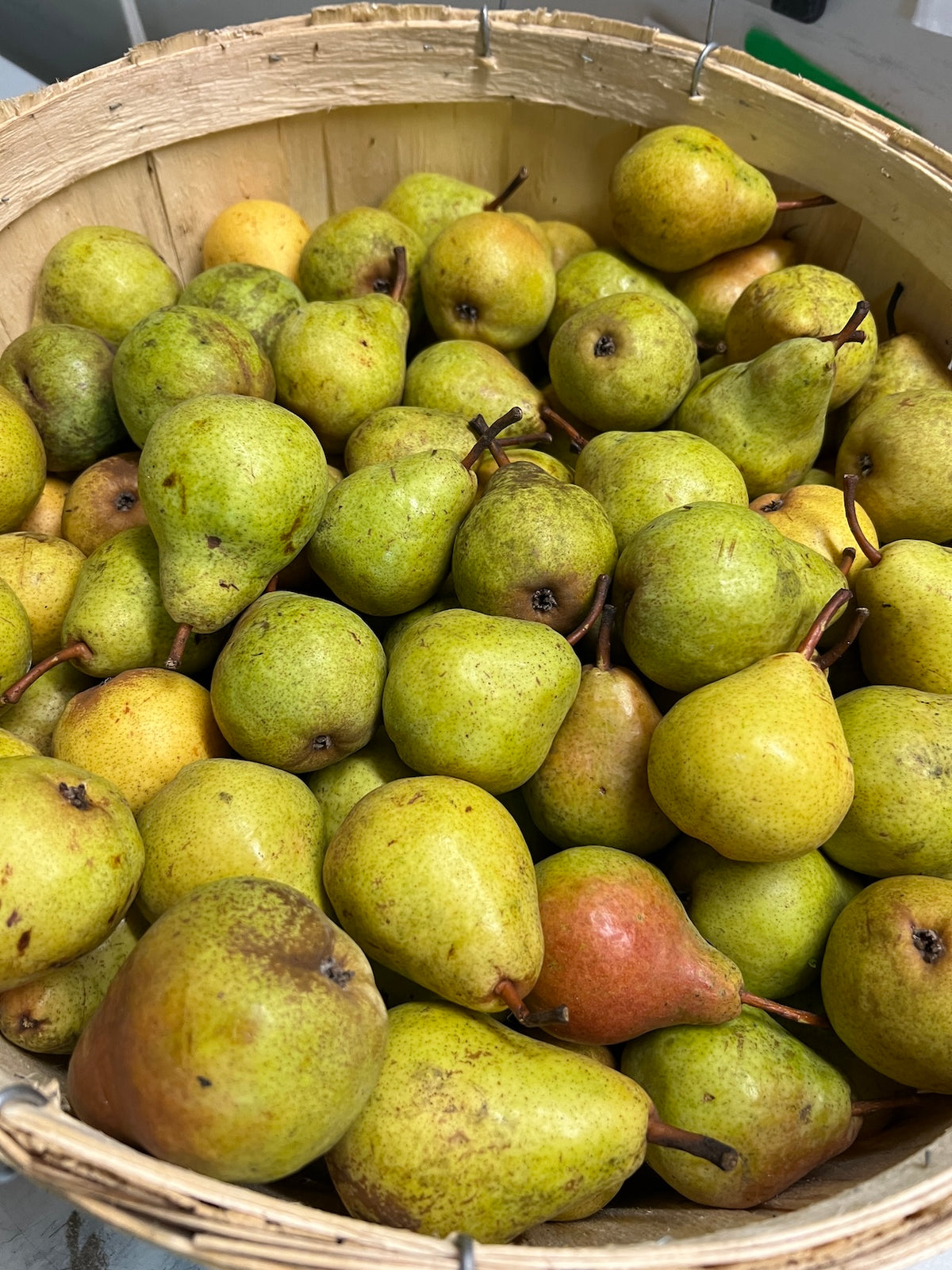 3L Basket of Local Pears